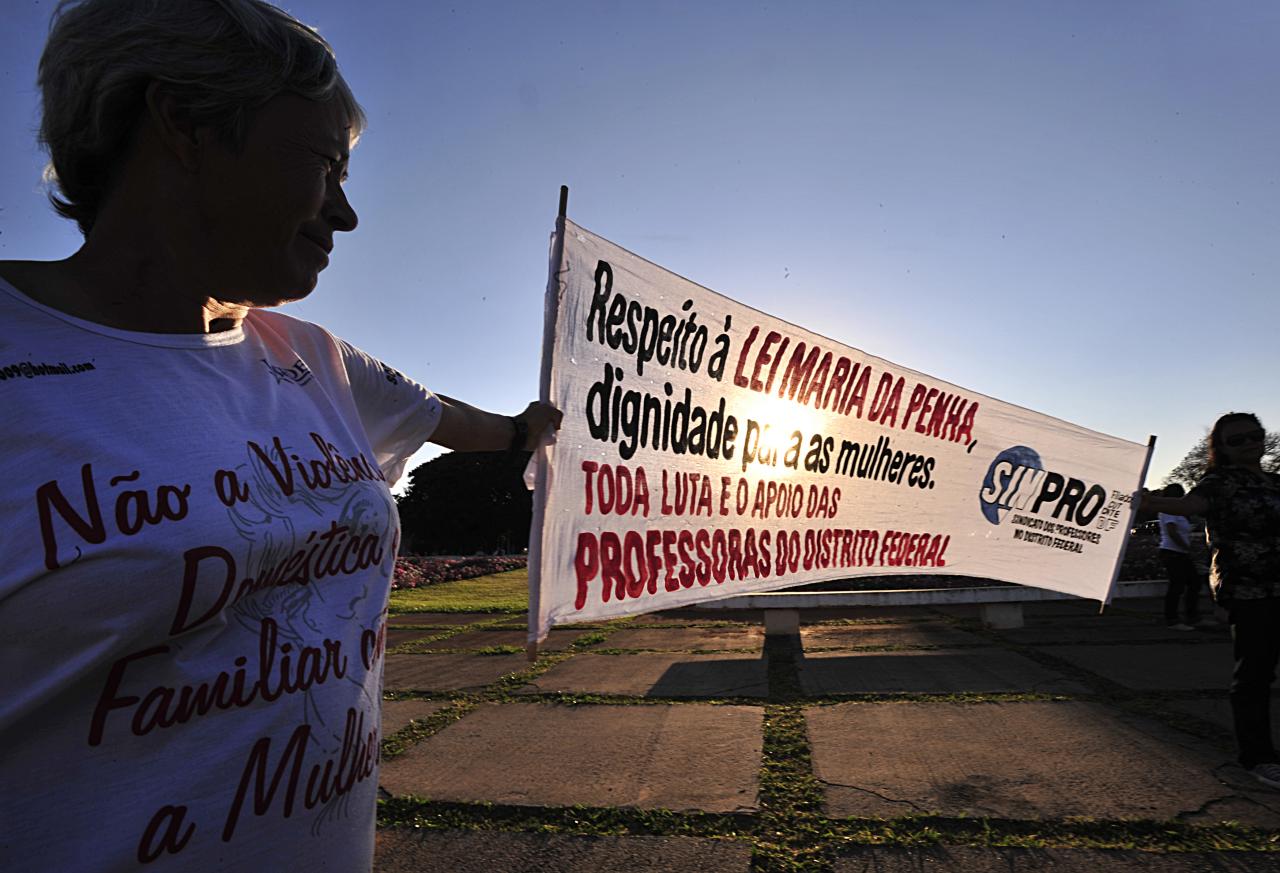 Ato de sindicalistas no Distrito Federal em favor da Lei Maria da Penha