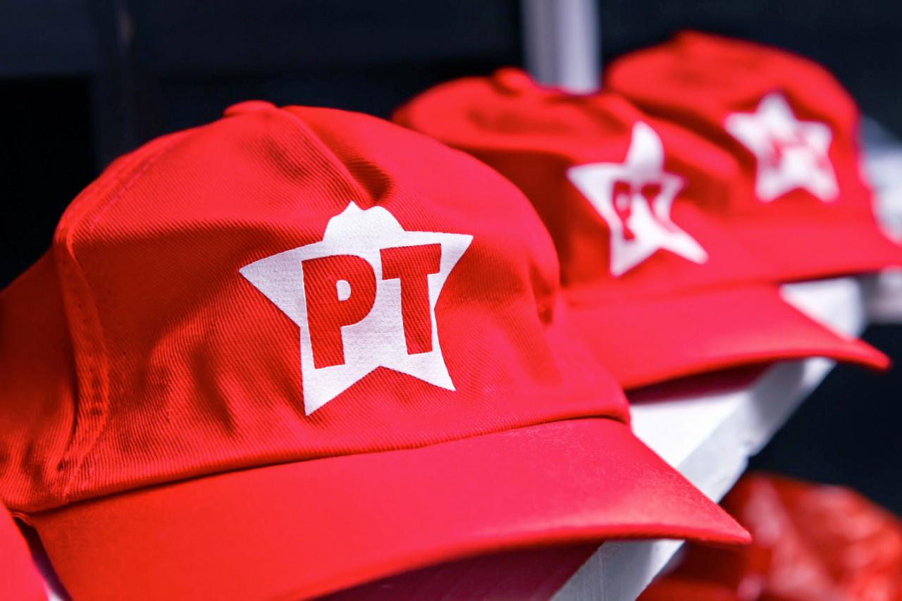 Teoria e Debate O PT precisa mudar, em que e por quê? Teoria e Debate Teoria e Debate O PT precisa mudar, em que e por quê? Teoria e Debate