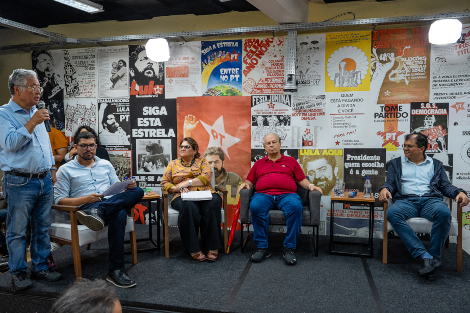 Abertura do ciclo de painéis preparatórios com o tema “A Realidade Brasileira e os Desafios do PT”. Para falar sobre o tema, foram convidados Renato Janine Ribeiro, presidente da Sociedade Brasileira para o Progresso da Ciência (SBPC), Márcia Lopes, ex-ministra do Desenvolvimento Social e Combate à Fome, Lincoln Secco, professor do Departamento de História da USP, e Liana Cirne, vereadora, reeleita pelo PT de Recife (PE). Data: 05/11/2024. Local: Vila Mariana, SP. Foto: Sérgio Silva.